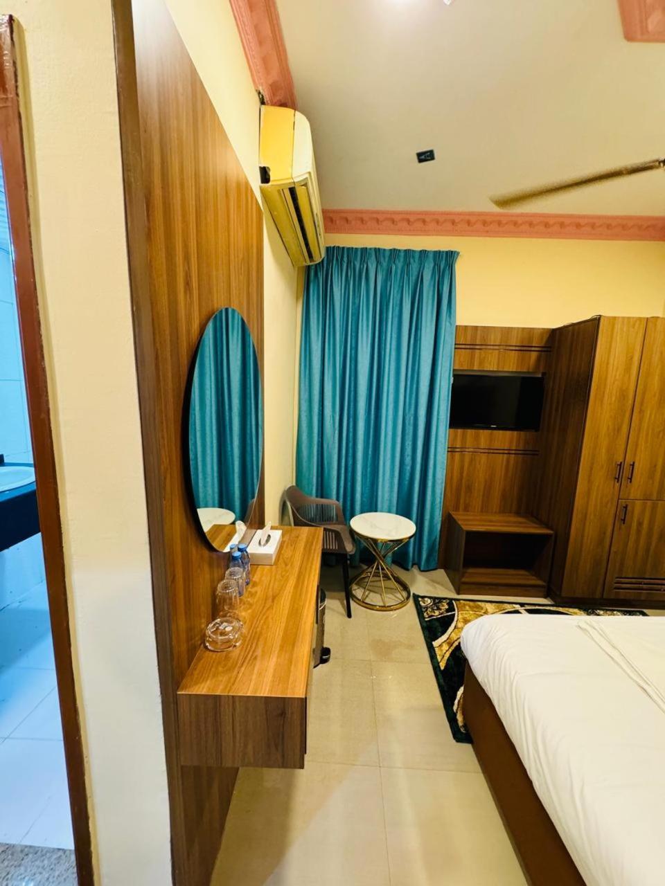 Three Dot Hotel *