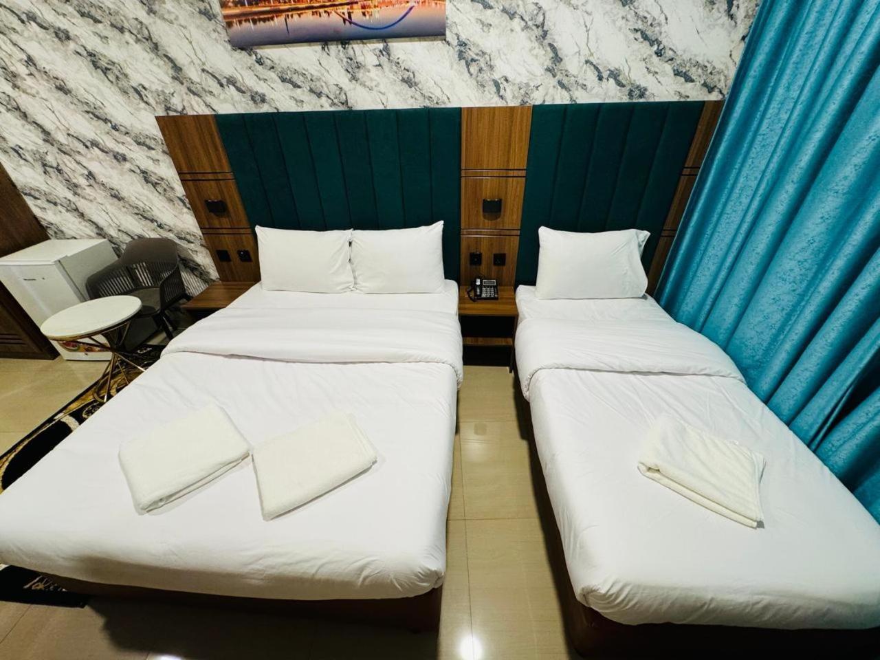 Hotel Three Dot *